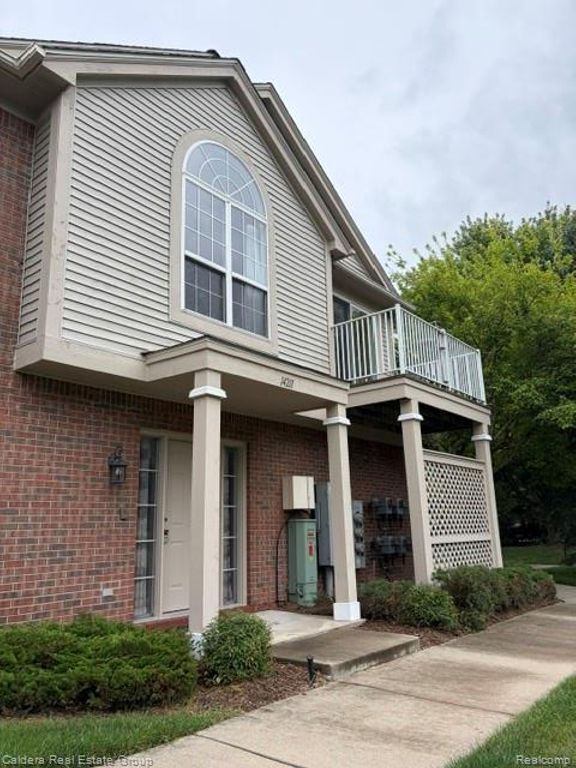 14211 CHESAPEAKE Circle, Commerce Charter Township, MI 48390