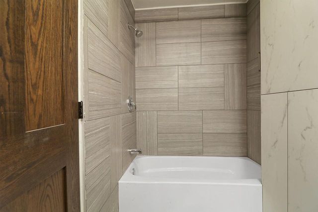 5619 14th AVENUE, Kenosha, WI 53140