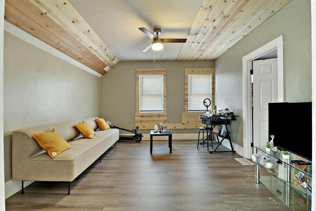 5619 14th AVENUE, Kenosha, WI 53140