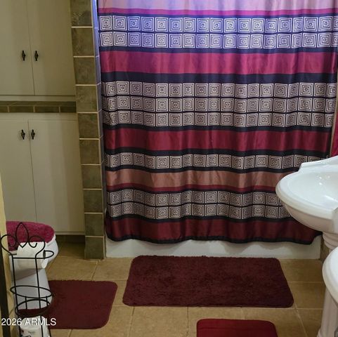 413 N Cottonwood Avenue, Winslow, AZ 86047