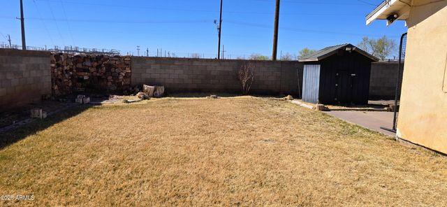 413 N Cottonwood Avenue, Winslow, AZ 86047