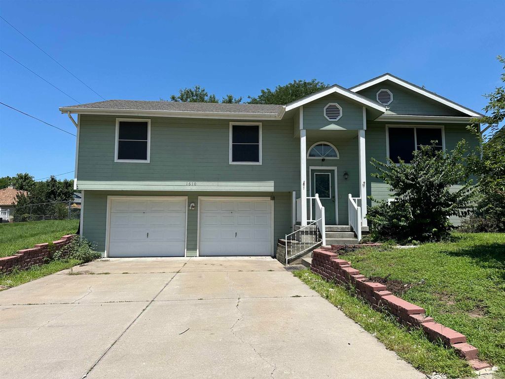 1610 Little Kitten Avenue, Manhattan, KS 66503