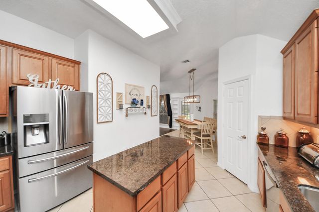 5231 S Fm 565 Road, Cove, TX 77523