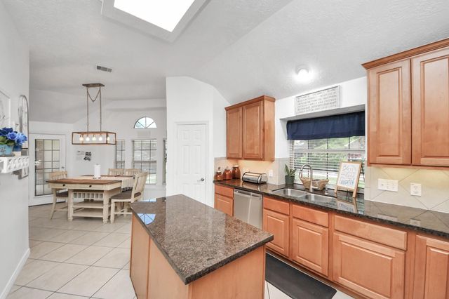 5231 S Fm 565 Road, Cove, TX 77523