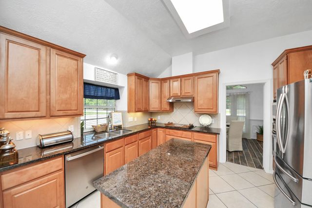 5231 S Fm 565 Road, Cove, TX 77523