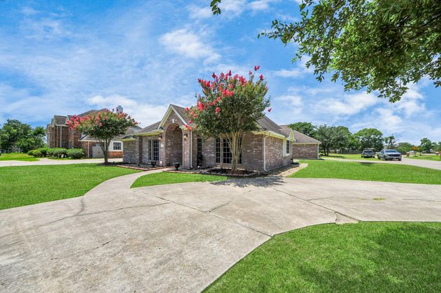 5231 S Fm 565 Road, Cove, TX 77523
