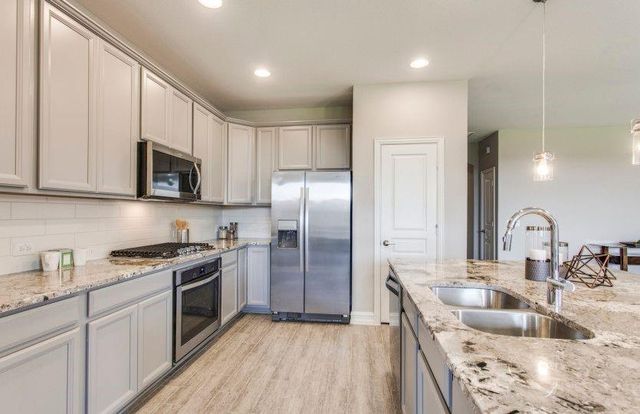 13802 Ballast Green Dr, Texas City, TX 77568