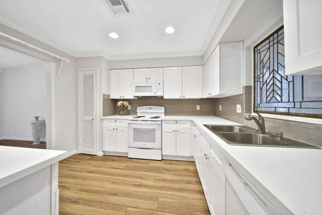 7846 Kendalia Drive, Houston, TX 77036