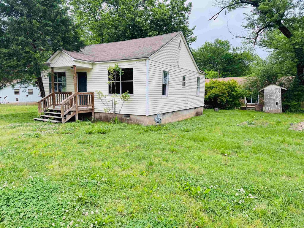 37 Maple Street, Melbourne, AR 72556