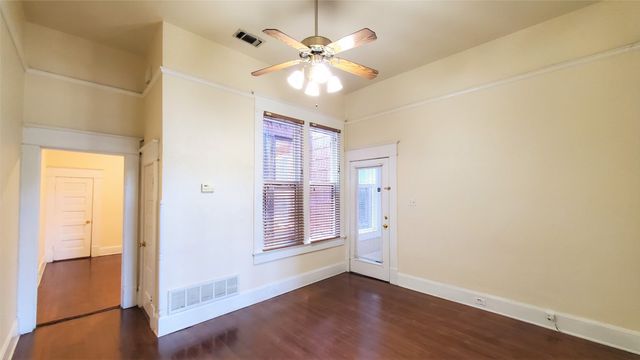 109 NW 20th Street 205, Fort Worth, TX 76164