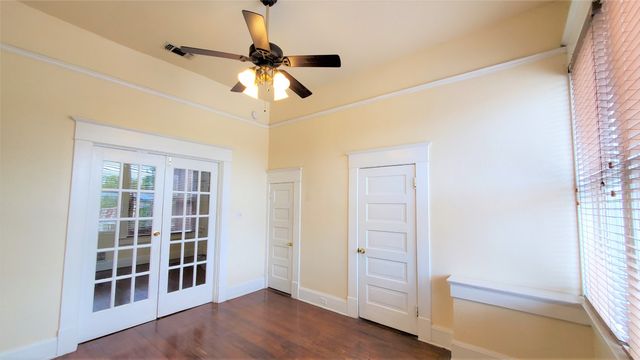 109 NW 20th Street 205, Fort Worth, TX 76164