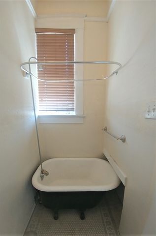 109 NW 20th Street 205, Fort Worth, TX 76164