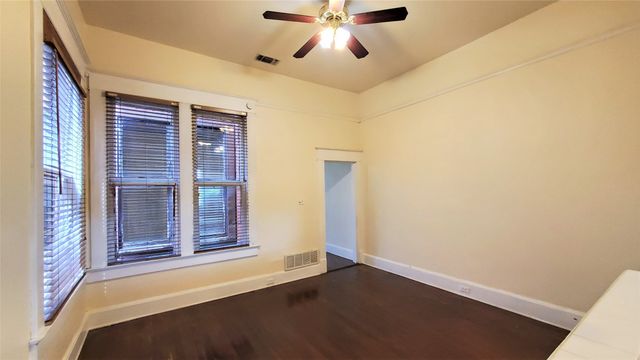 109 NW 20th Street 205, Fort Worth, TX 76164