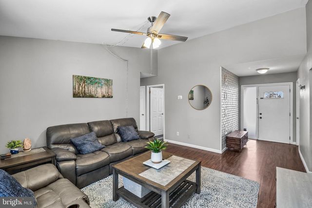 42 EASTMONT LN, Sicklerville, NJ 08081