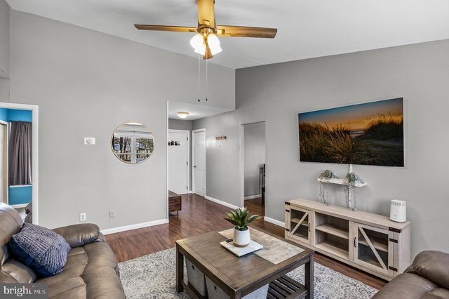 42 EASTMONT LN, Sicklerville, NJ 08081