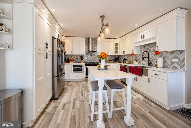 31 N BROOKLINE DR, Laurel Springs, NJ 08021