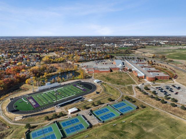 1729 Oak Creek Pass, Chaska, MN 55318