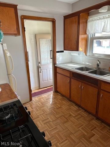 5857 W 54th Street, Parma, OH 44129