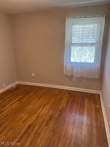 5857 W 54th Street, Parma, OH 44129