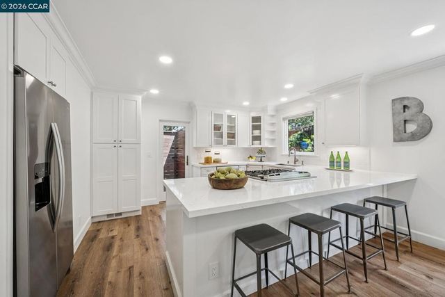 996 Hawthorne Dr, Lafayette, CA 94549