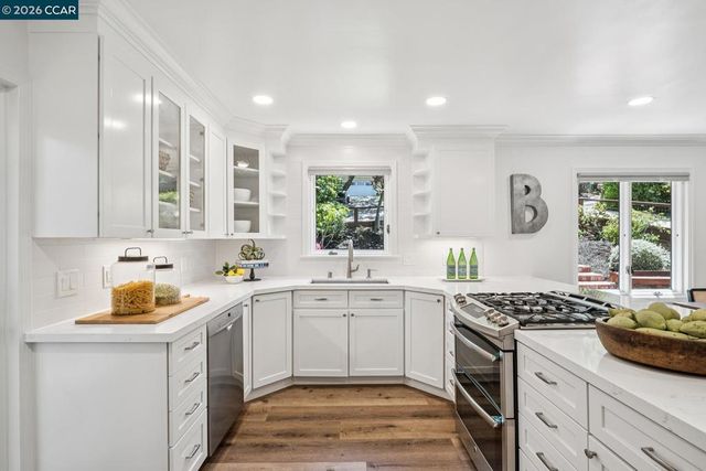 996 Hawthorne Dr, Lafayette, CA 94549