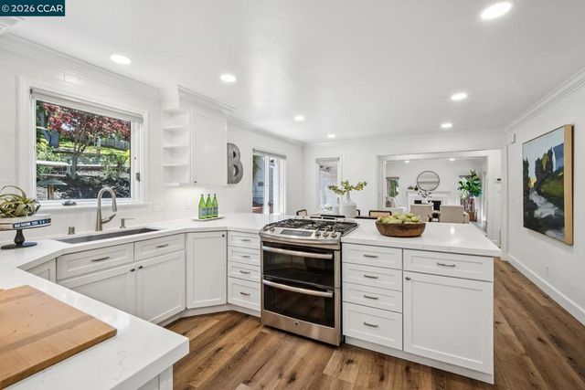996 Hawthorne Dr, Lafayette, CA 94549