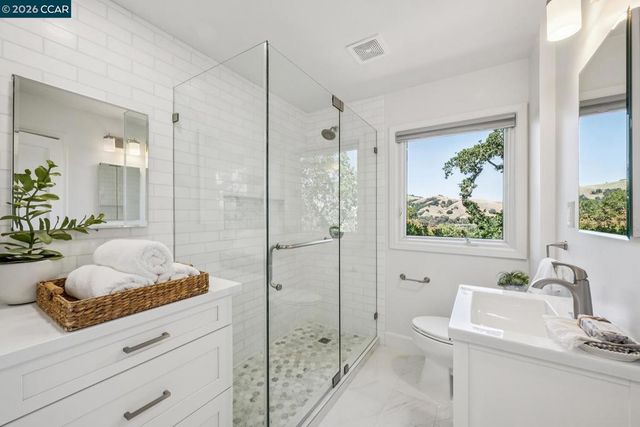 996 Hawthorne Dr, Lafayette, CA 94549