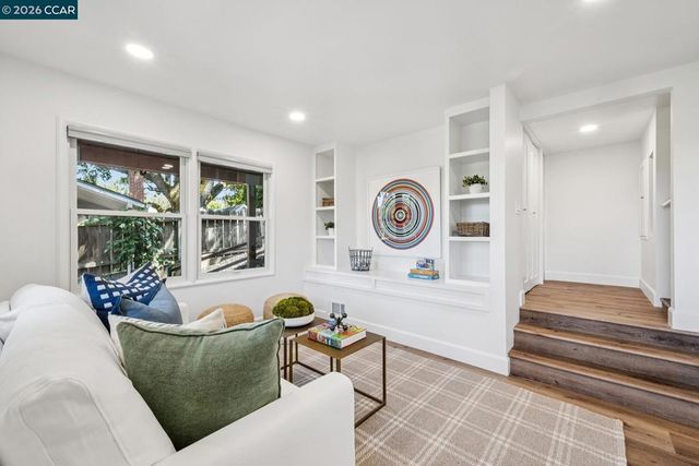 996 Hawthorne Dr, Lafayette, CA 94549