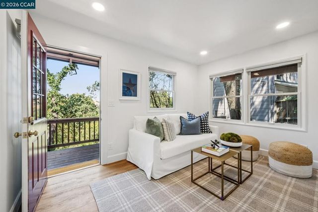 996 Hawthorne Dr, Lafayette, CA 94549