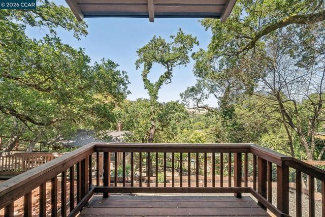 996 Hawthorne Dr, Lafayette, CA 94549