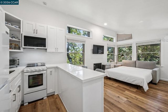 996 Hawthorne Dr, Lafayette, CA 94549