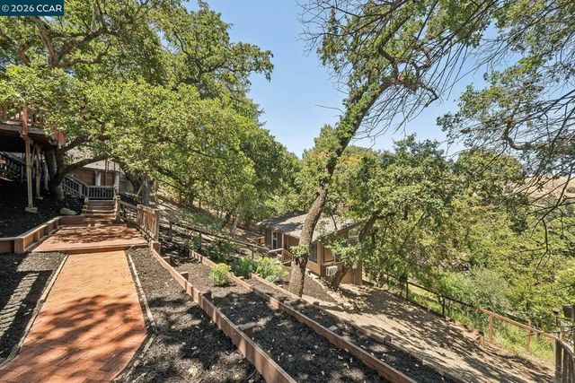 996 Hawthorne Dr, Lafayette, CA 94549