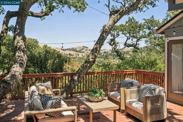996 Hawthorne Dr, Lafayette, CA 94549