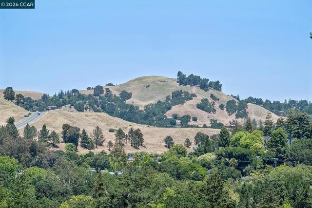 996 Hawthorne Dr, Lafayette, CA 94549