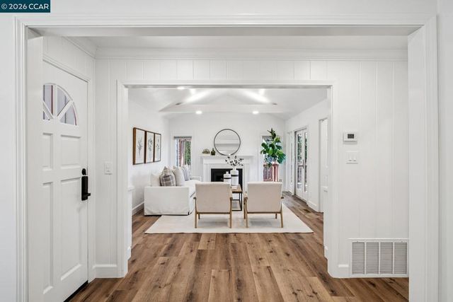 996 Hawthorne Dr, Lafayette, CA 94549