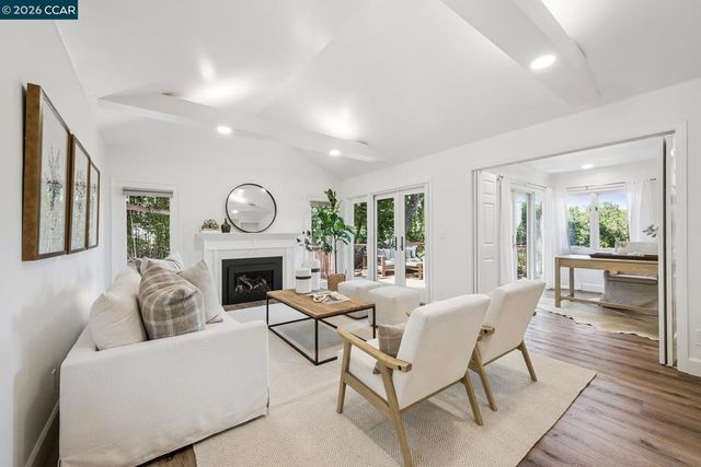 996 Hawthorne Dr, Lafayette, CA 94549