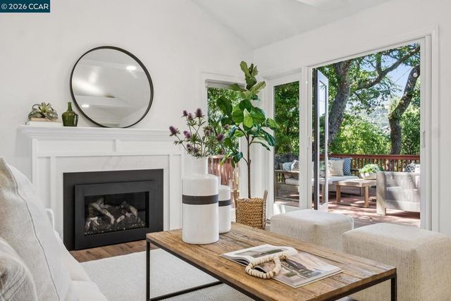 996 Hawthorne Dr, Lafayette, CA 94549