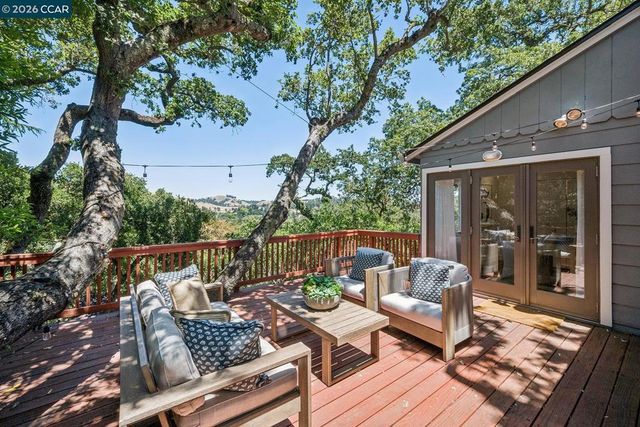 996 Hawthorne Dr, Lafayette, CA 94549