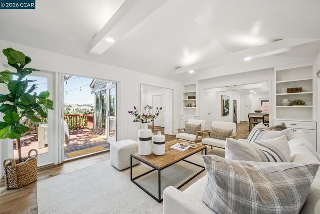 996 Hawthorne Dr, Lafayette, CA 94549