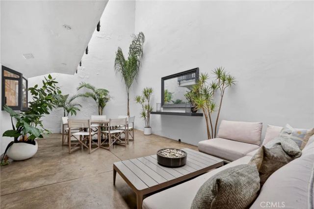 8374 Yucca Trail, Los Angeles, CA 90046