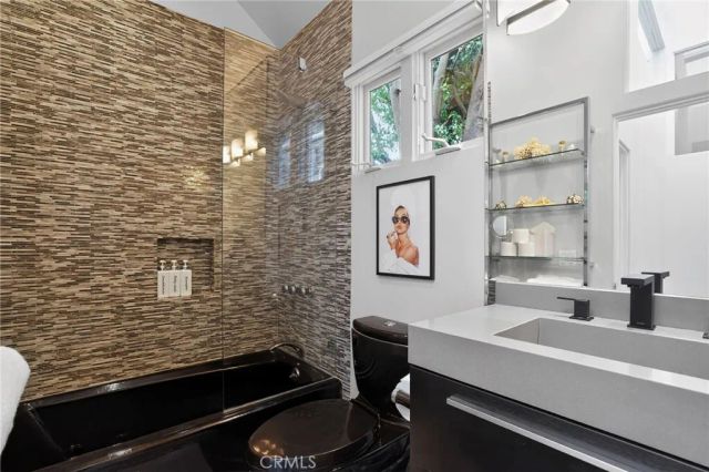 8374 Yucca Trail, Los Angeles, CA 90046