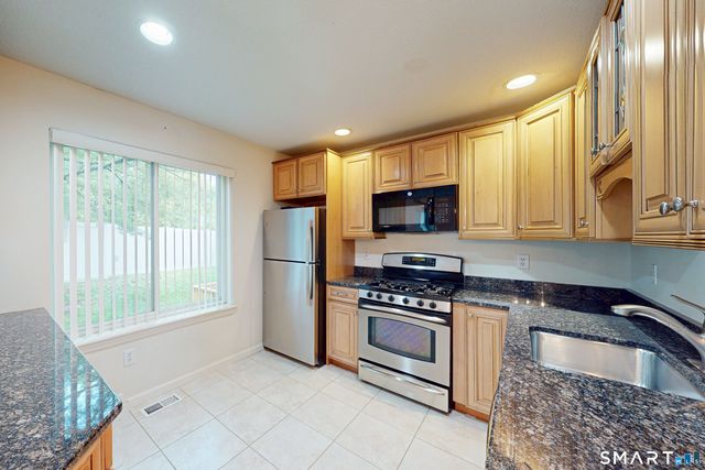 68 Virginia Avenue 14, Danbury, CT 06810
