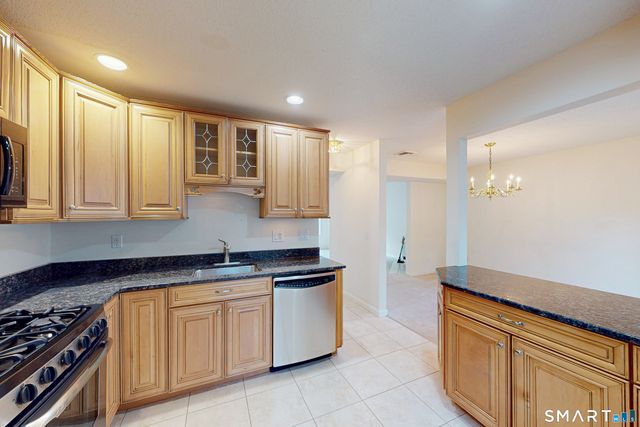 68 Virginia Avenue 14, Danbury, CT 06810