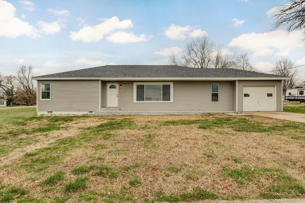 304 W 2nd Street, Miller, MO 65707
