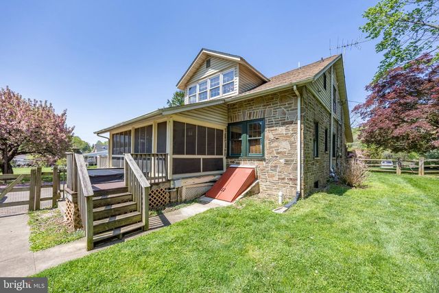 260 W EVERGREEN ST, West Grove, PA 19390
