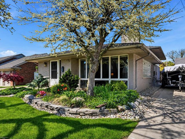 22445 Lange Street, St Clair Shores, MI 48080