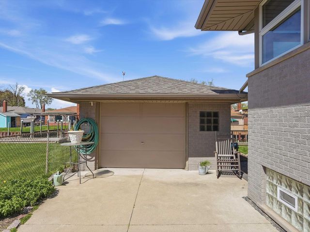 22445 Lange Street, St Clair Shores, MI 48080