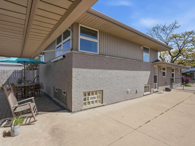 22445 Lange Street, St Clair Shores, MI 48080