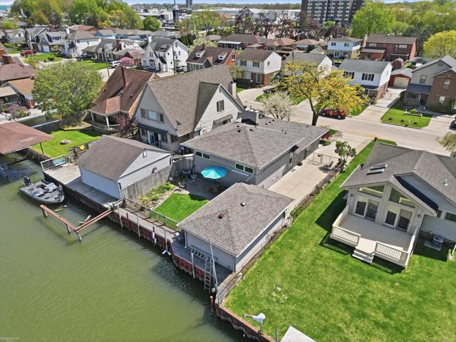 22445 Lange Street, St Clair Shores, MI 48080