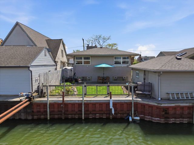 22445 Lange Street, St Clair Shores, MI 48080